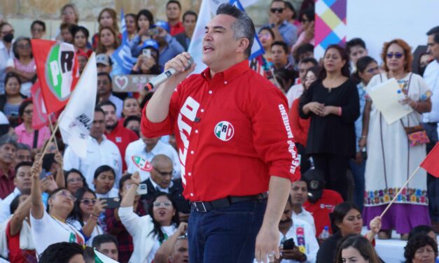 Luego de su pelea con Noroña, el líder del PRI ‘Alito’ Moreno marcha y responde a Sheinbaum