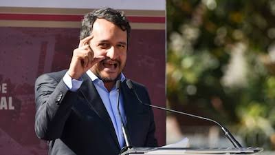 Andrés Manuel López Beltrán, secretario de Organización de Morena arremete contra periodistas críticas por su viaje a Japón