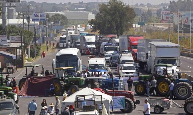 Entre tractores, pipas y promesas: los aliados incómodos de la Cuarta Transformación