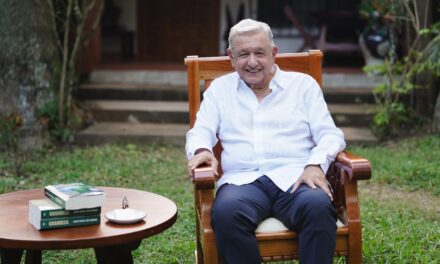 Reaparece el expresidente López Obrador para presentar su libro “Grandeza”