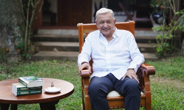 Reaparece el expresidente López Obrador para presentar su libro “Grandeza”