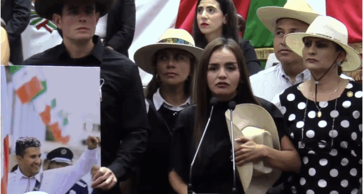 Esposa de Carlos Manzo rinde protesta como alcaldesa de Uruapan