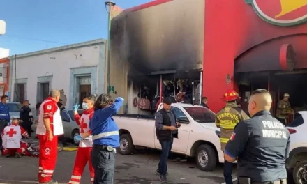 Mueren 22 personas por incendio de tienda comercial en Hermosillo