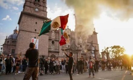 Arrecian protests en distintos puntos de Michoacán por asesinato de Carlos Manzo