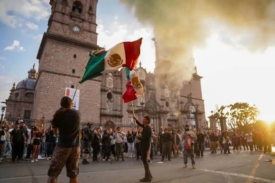 Arrecian protests en distintos puntos de Michoacán por asesinato de Carlos Manzo