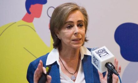 FGR acusa de uso ilícito de atribuciones a María Amparo Casar