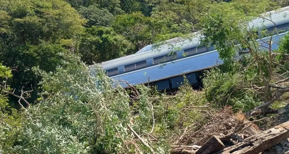 Se descarrila Tren Interoceánico en Nizanda, Oaxaca con 250 personas a bordo