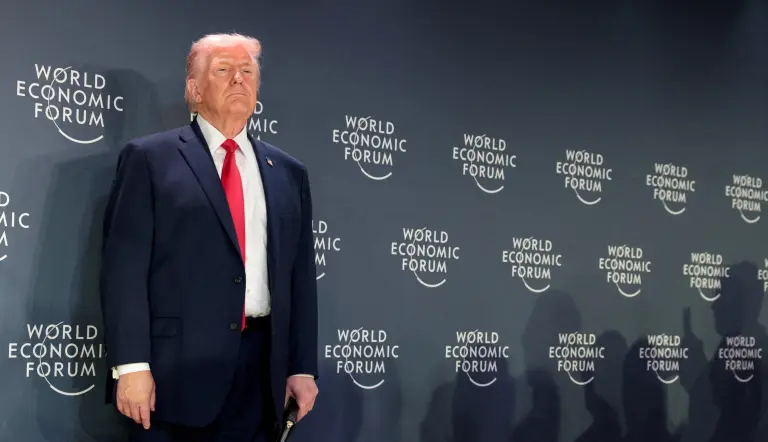 Amenza Trump a Canadá con aranceles del 100% si logra acuerdo comercial con China