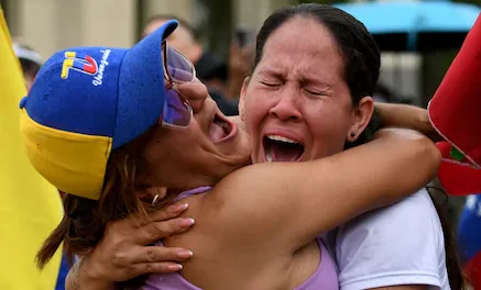 Reporta NYT 40 muertos entre militares y civiles tras ataque de EE.UU. para aprehender a Maduro