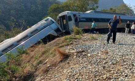 Exceso de velocidad, causa del descarrilamiento del Tren Interoceánico que dejó 14 personas muertas