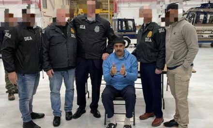 Llegan Nicolás Maduro y su esposo a Nueva York como prisioneros