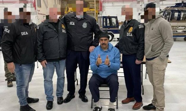 Llegan Nicolás Maduro y su esposo a Nueva York como prisioneros