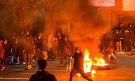 Activistas reportan dos mil muertos en Irán tras protestas y Trump responde: “la ayuda va en camino”
