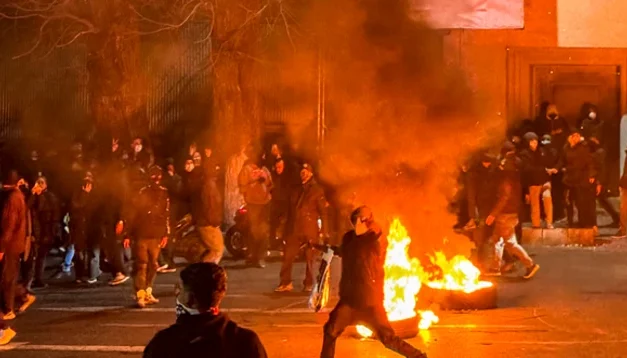 Activistas reportan dos mil muertos en Irán tras protestas y Trump responde: “la ayuda va en camino”