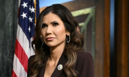 Destituye Trump a Kristi Noem, secretaria de seguridad nacional