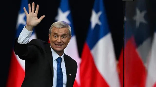 Jura el derechista José Antonio Kast como presidente de Chile