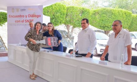 Negocian con maestros de Guerrero