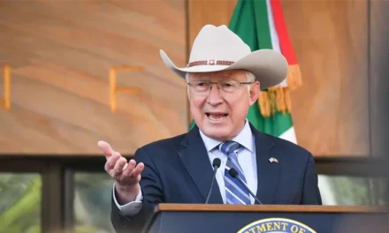 FGR “va” contra Ken Salazar, exembajador de EE.UU. en México por caso Mayo Zambada
