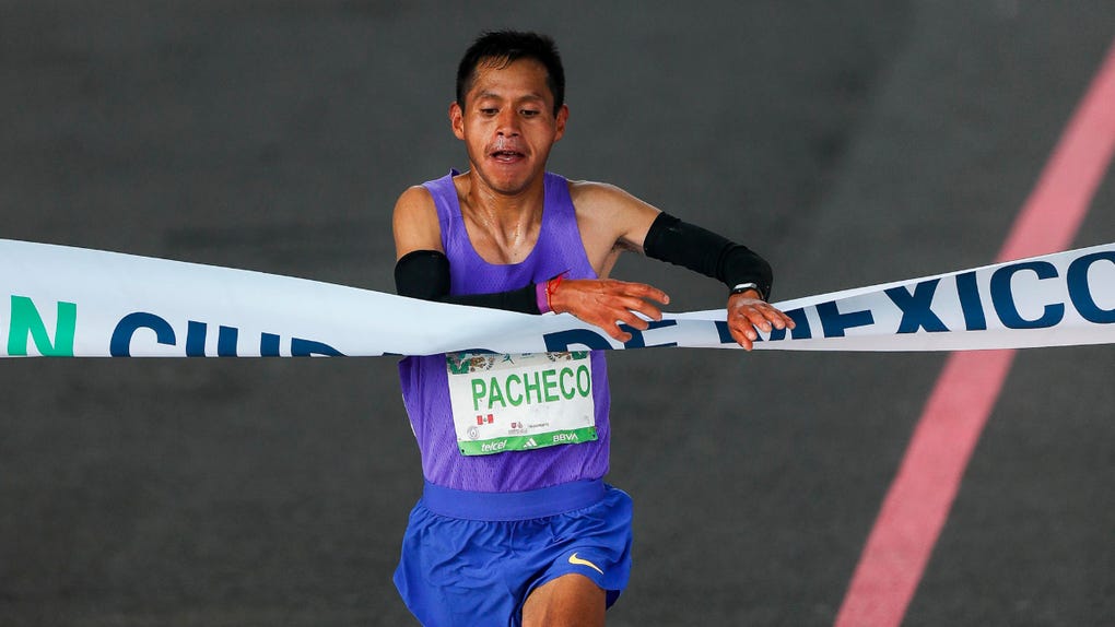 Cristhian Pacheco, de Perú, gana maratón de la CDMX