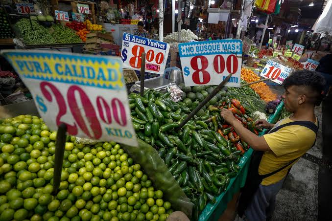 La inflación baja, pero los servicios aprietan