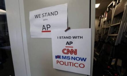 Tras veto a CNN, MS NOW y Politico, medios dejan de cubrir actos de Trump