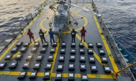 Aseguran 1.2 toneladas de cocaína frente a costas de Oaxaca; hay detenidos tras operativo naval