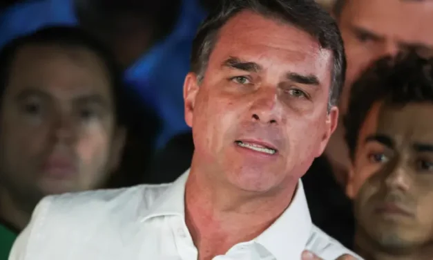 Flávio Bolsonaro llega a Miami tras evadir a la justicia brasileña con escalas en Argentina y Ecuador