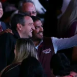 Andy López Beltrán reaparece en primeras filas durante los 15 años de Morena