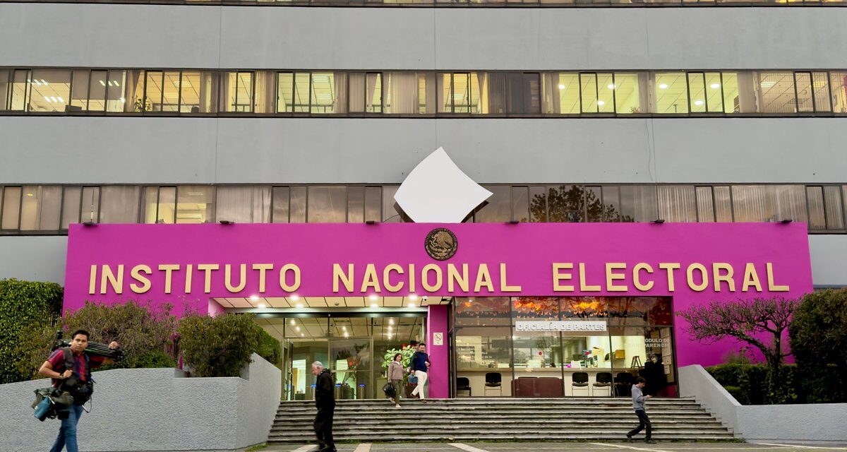 Contralor del INE acusa red de corrupción heredada por 2.5 mmdp ante la Cámara de Diputados