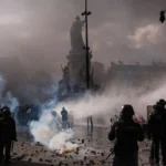 Arrecian manifestaciones en Francia contra represión e inflación