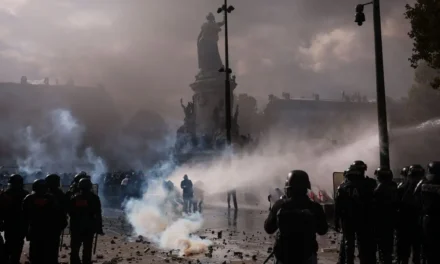 Arrecian manifestaciones en Francia contra represión e inflación