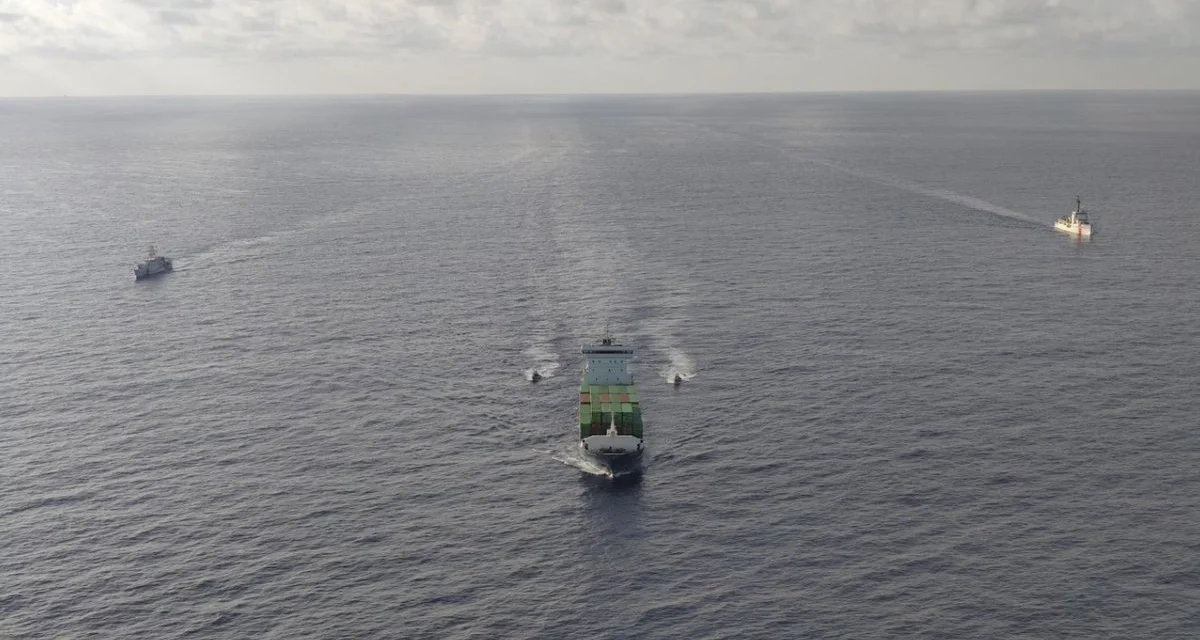 EU intercepta en altamar buque cargado con crudo hacia Cuba y lo traslada a México