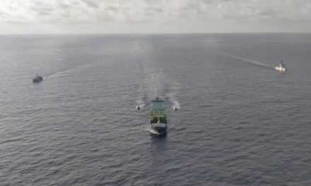 EU intercepta en altamar buque cargado con crudo hacia Cuba y lo traslada a México