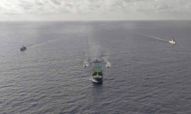 EU intercepta en altamar buque cargado con crudo hacia Cuba y lo traslada a México