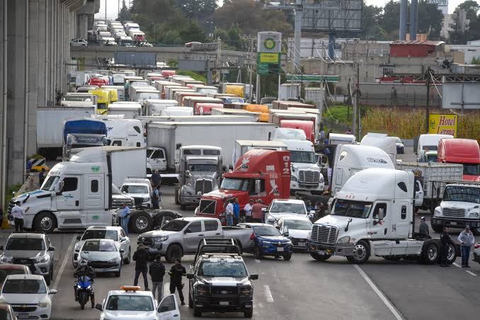 Segob y transportistas pactan liberar carreteras e instalar cuatro mesas de diálogo