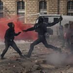 Francia impone toques de queda parciale tras violentos disturbios por el alto costo de la vida