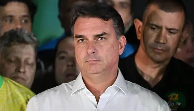 Flávio Bolsonaro huyó a EU tras perder las elecciones, reportan CNN Brasil y Reuters