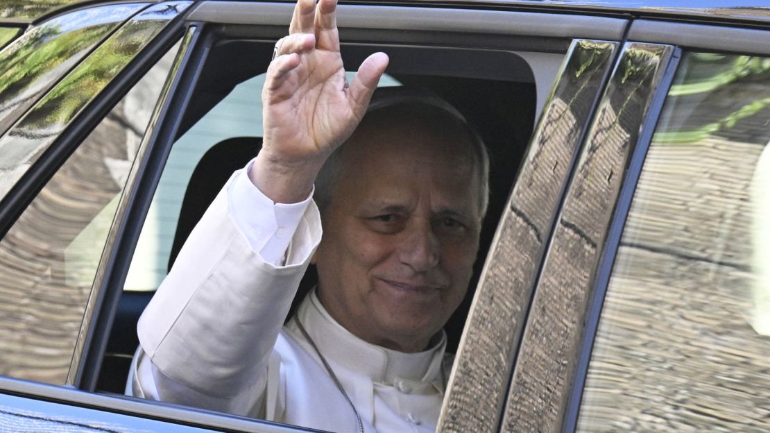 El papa León XIV recibe el alta médica tras ser operado de cáncer de pulmón y regresa al Vaticano