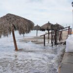 Huracán “Simon” frena la actividad en Puerto Vallarta; el destino turístico amanece desierto