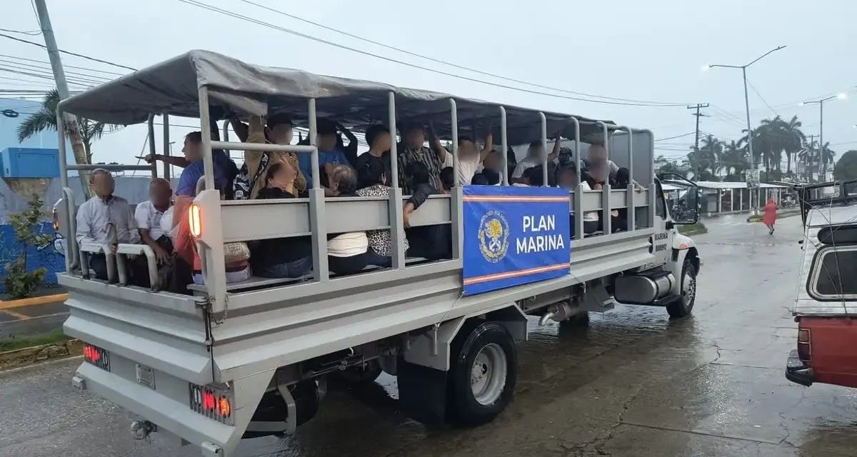 Semar activa Plan Marina en fase de auxilio en Guerrero y despliega acciones preventivas en cuatro estados por el huracán “Simon”