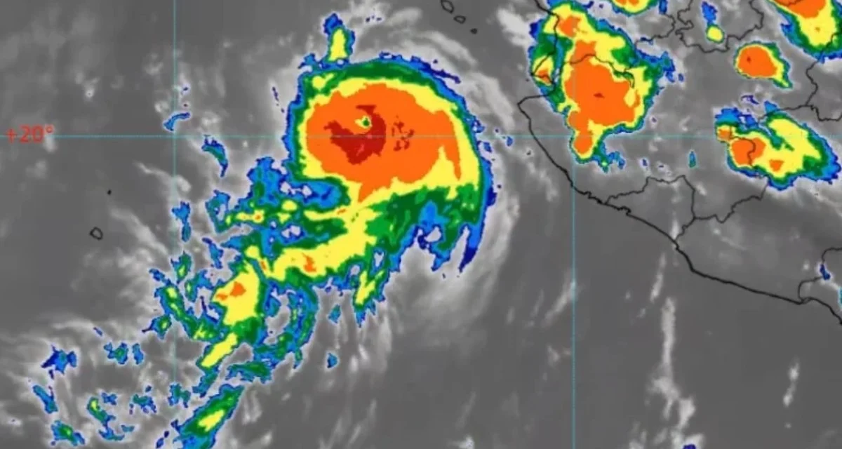 “Simon” se fortalece a huracán categoría 2; activan alerta por oleaje elevado y lluvias torrenciales en el Pacífico