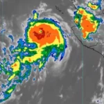 “Simon” se fortalece a huracán categoría 2; activan alerta por oleaje elevado y lluvias torrenciales en el Pacífico